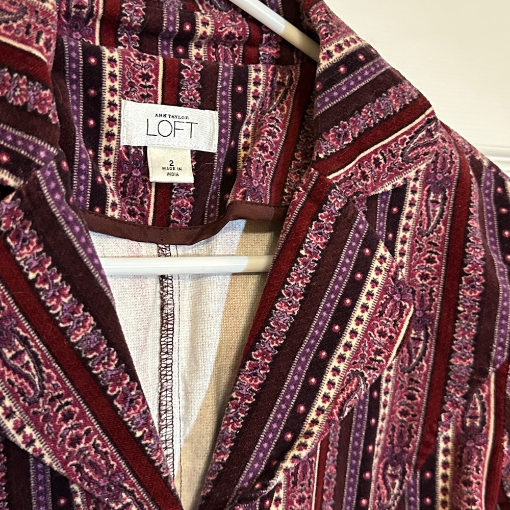 LOFT Women's Maroon and Black Patterned Blazer - Picture 3 of 7